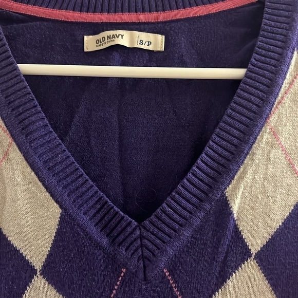 Old Navy women’s purple, gray pink argyle pattern size small neck, long sleeves - Picture 3 of 6
